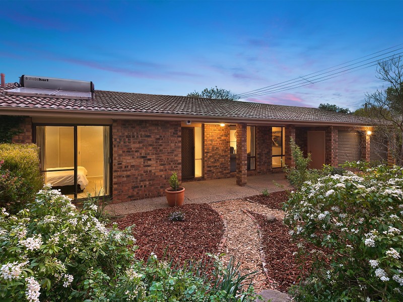 6 Bulcock Place, Fadden ACT 2904