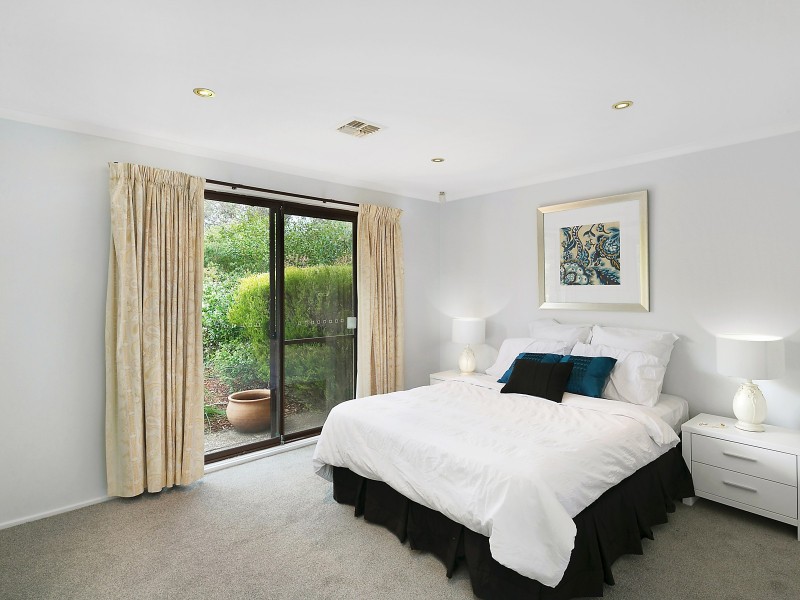 6 Bulcock Place, Fadden ACT 2904