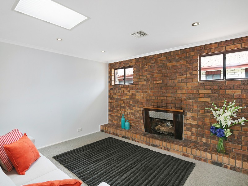 6 Bulcock Place, Fadden ACT 2904