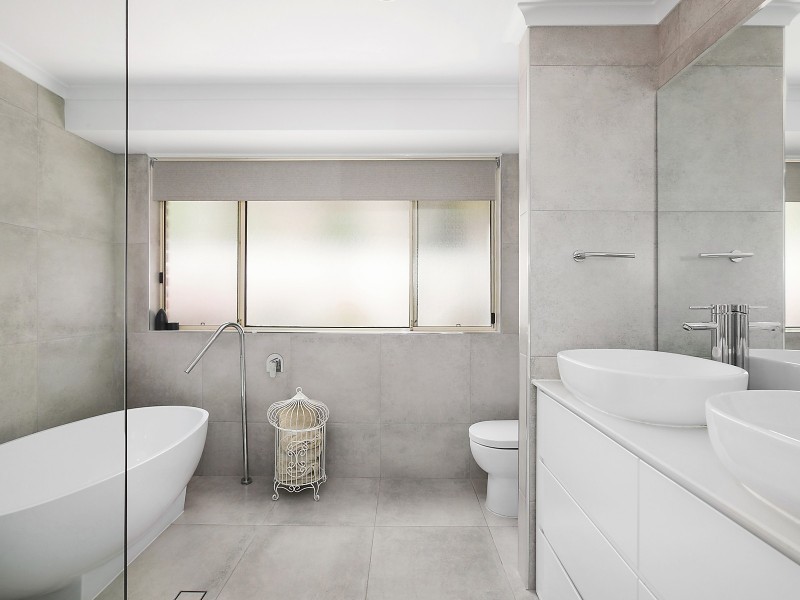 20 Halloran Drive, Jerrabomberra NSW 2619