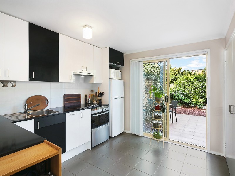 1/4 Booth Street, Queanbeyan NSW 2620