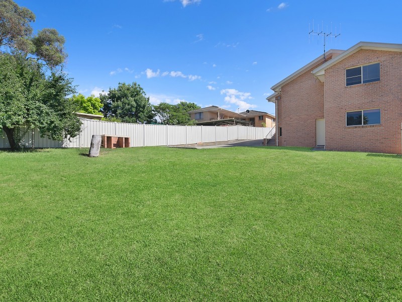 33 Gilmore Place, Queanbeyan NSW 2620