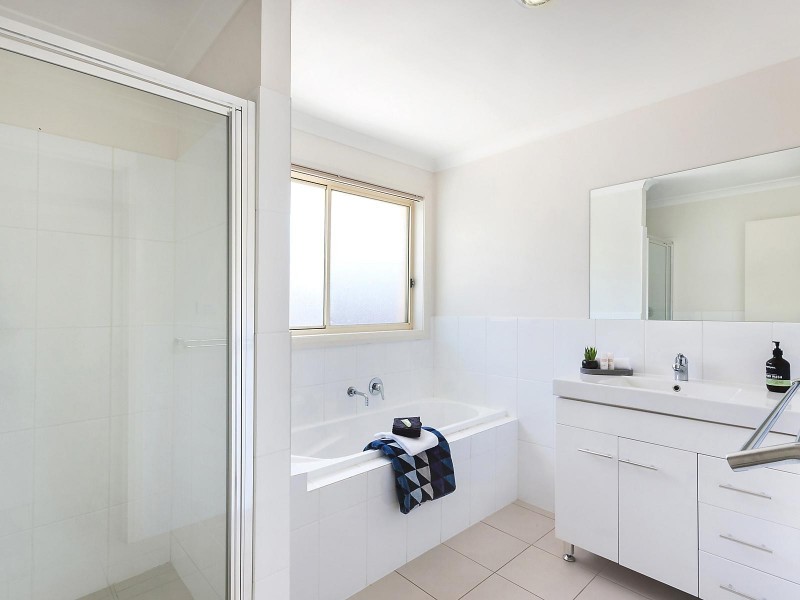 56 Macfarlane Burnet Avenue, Macgregor ACT 2615