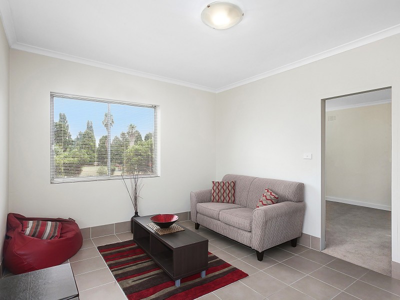 2/9 Macquoid Street, Queanbeyan NSW 2620