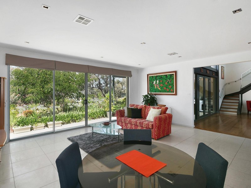 17 Myrtle Close, Jerrabomberra NSW 2619