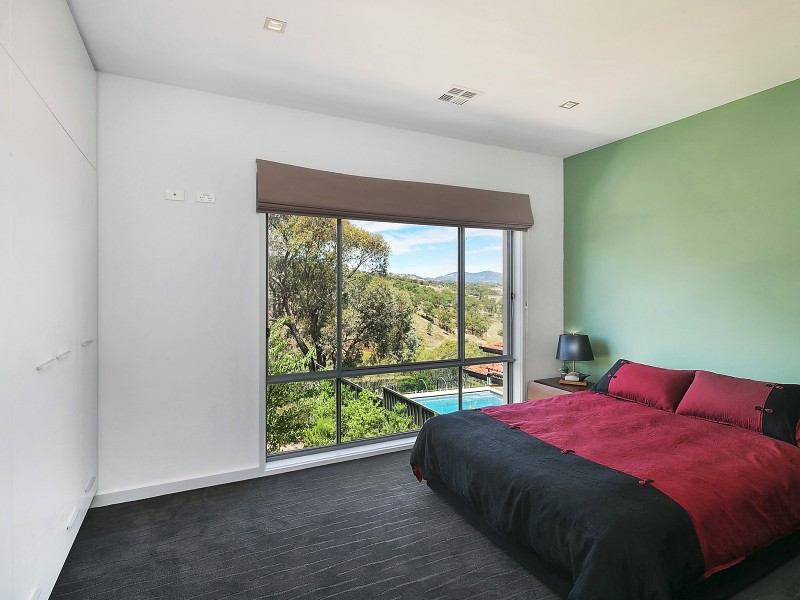 17 Myrtle Close, Jerrabomberra NSW 2619