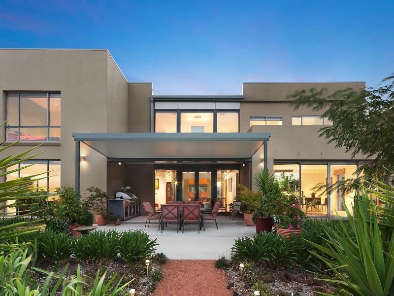 17 Myrtle Close, Jerrabomberra NSW 2619