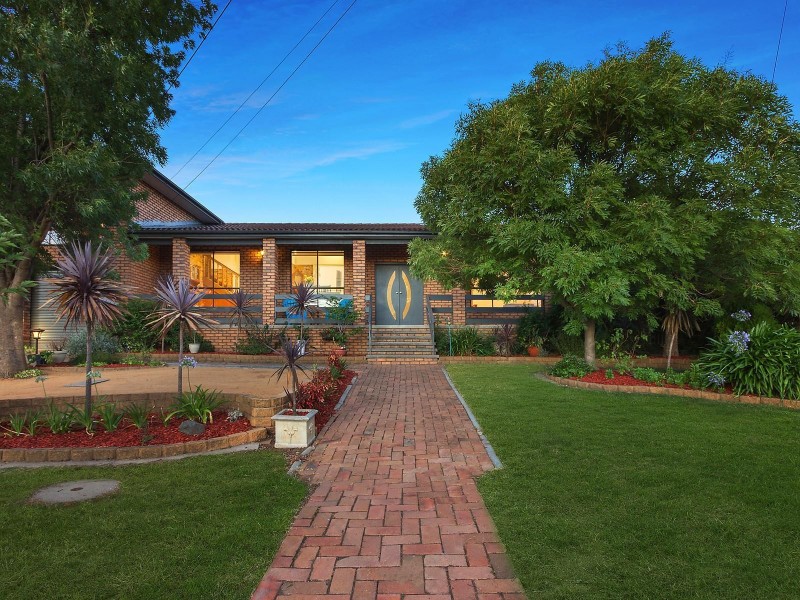 48 Crest Park Parade, Queanbeyan NSW 2620