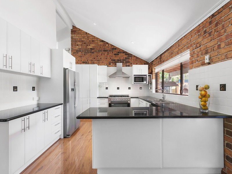 48 Crest Park Parade, Queanbeyan NSW 2620