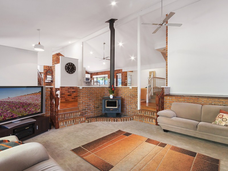 48 Crest Park Parade, Queanbeyan NSW 2620