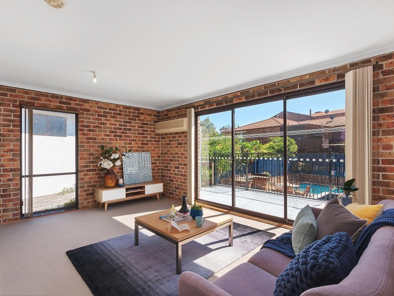 48 Crest Park Parade, Queanbeyan NSW 2620