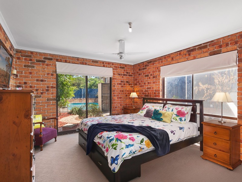 48 Crest Park Parade, Queanbeyan NSW 2620