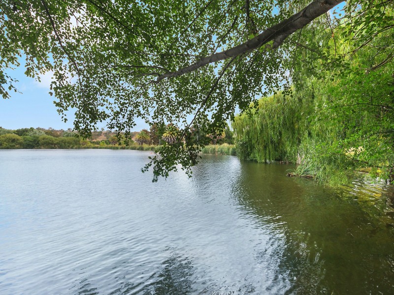 20A Bayside Court, Jerrabomberra NSW 2619