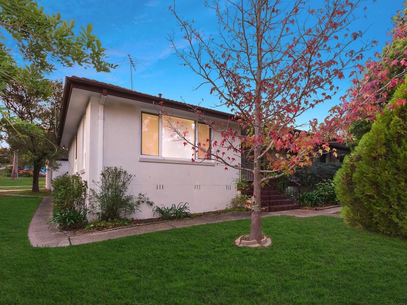2 Pasco Street, Mawson ACT 2607