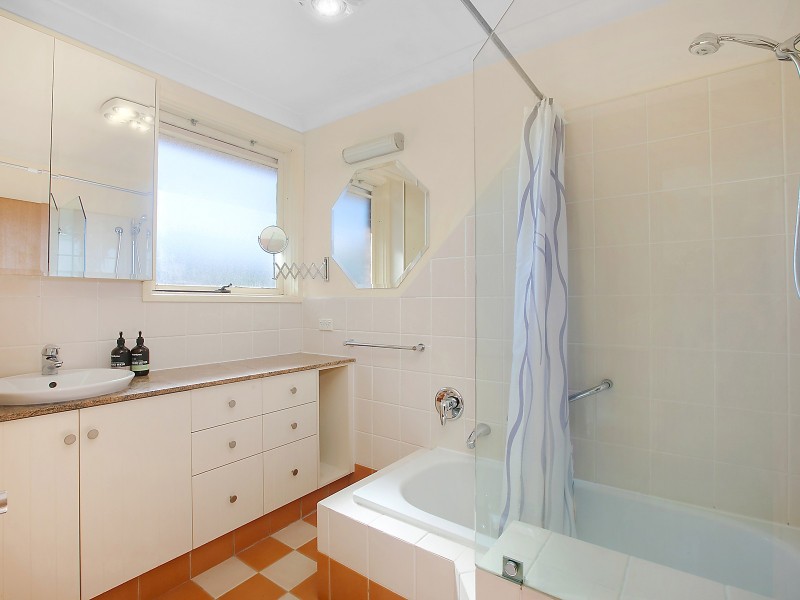 51 De Graaff Street, Holder ACT 2611