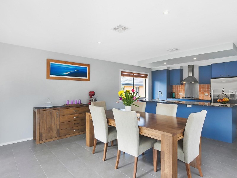 25 Bluestone Gardens, Jerrabomberra NSW 2619