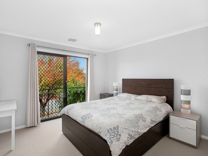 25 Bluestone Gardens, Jerrabomberra NSW 2619