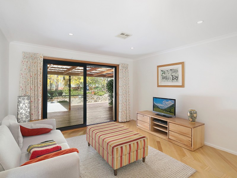 6 Shirlow Place, Weston ACT 2611