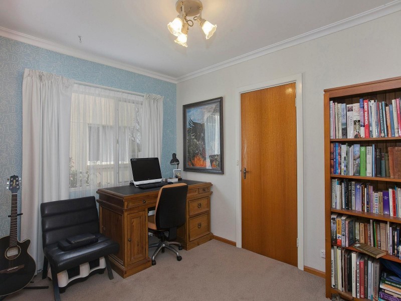 10 Bamford Street, Hughes ACT 2605