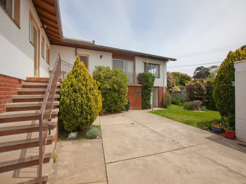 10 Bamford Street, Hughes ACT 2605
