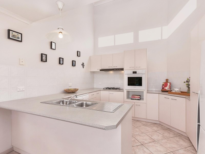 27 Emery Crescent, Queanbeyan NSW 2620