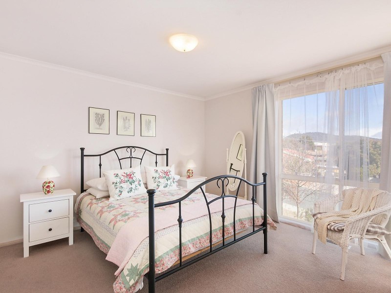 27 Emery Crescent, Queanbeyan NSW 2620