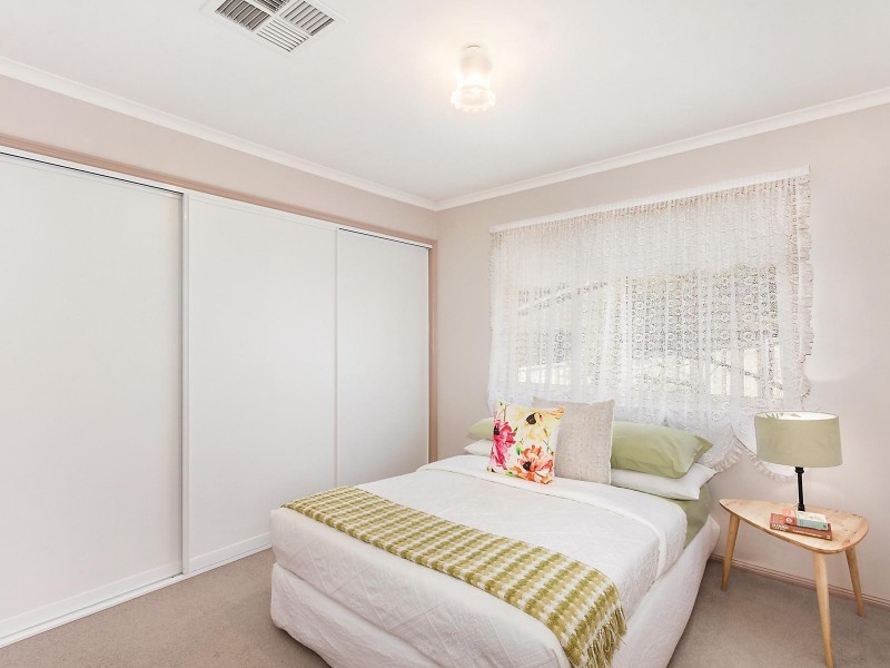 27 Emery Crescent, Queanbeyan NSW 2620