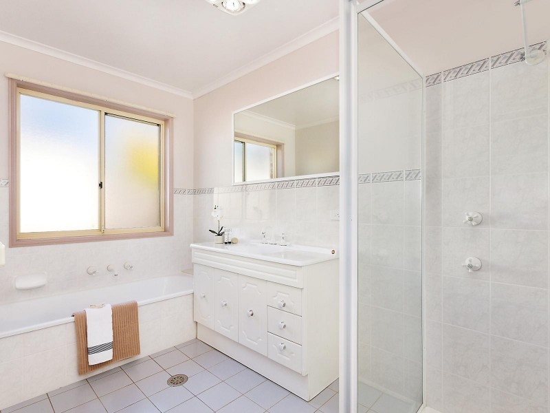 27 Emery Crescent, Queanbeyan NSW 2620