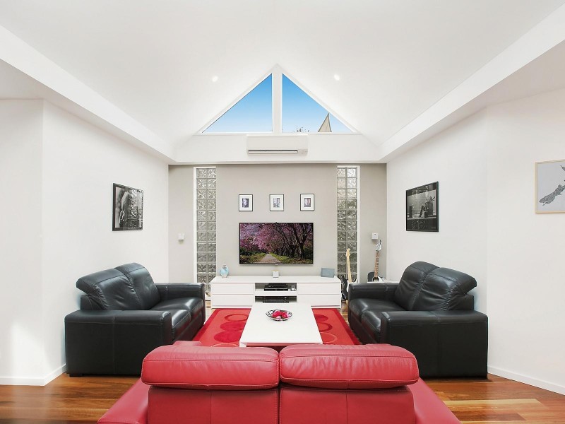 8 Carolyn Jackson Drive, Jerrabomberra NSW 2619