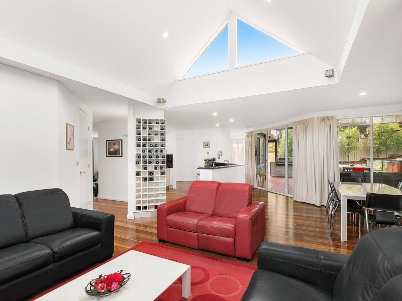 8 Carolyn Jackson Drive, Jerrabomberra NSW 2619