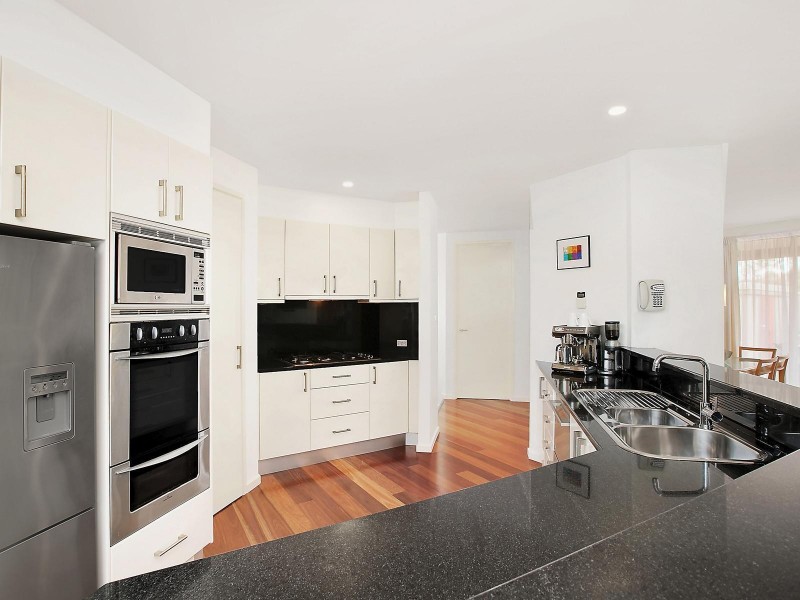 8 Carolyn Jackson Drive, Jerrabomberra NSW 2619