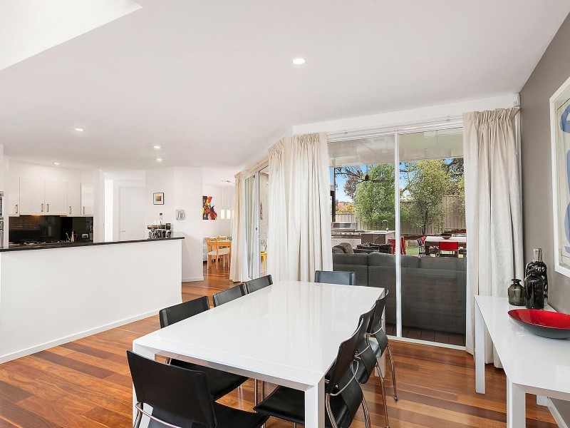 8 Carolyn Jackson Drive, Jerrabomberra NSW 2619