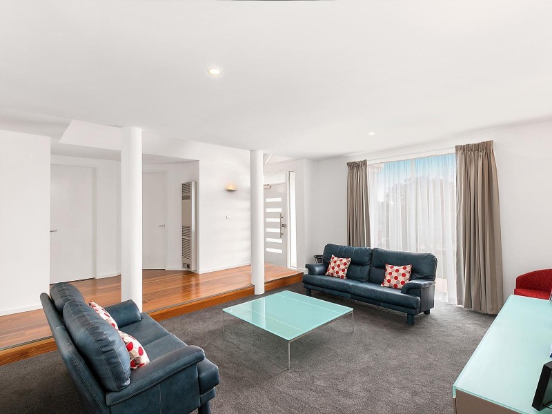 8 Carolyn Jackson Drive, Jerrabomberra NSW 2619