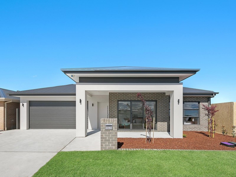 22 Mclean Street, Googong NSW 2620