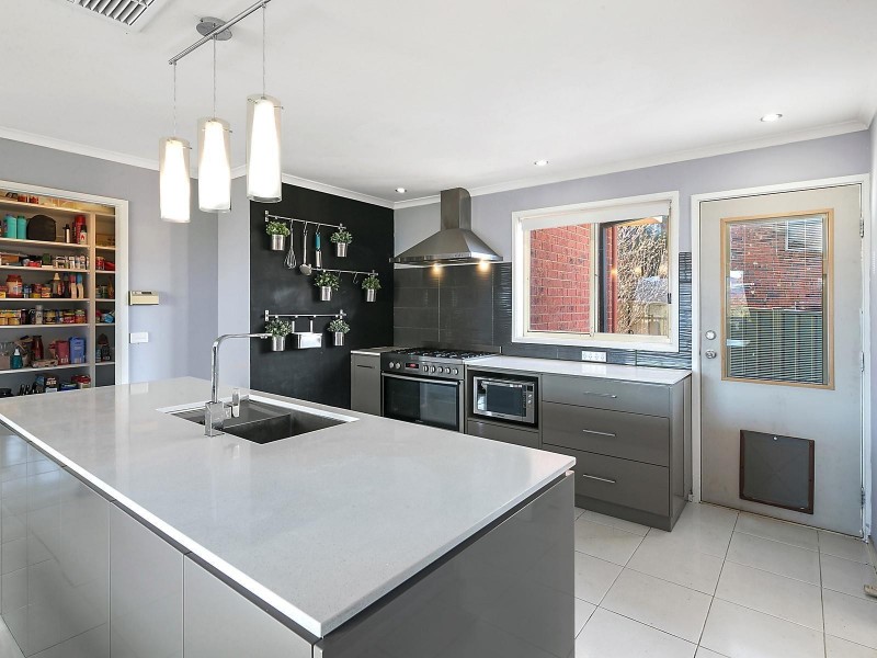 10 Hazlitt Glade, Gordon ACT 2906