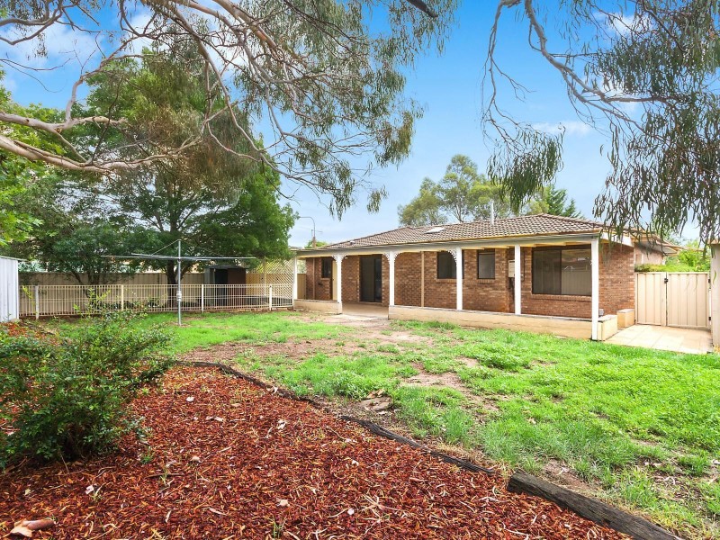 2 Hyatt Place, Calwell ACT 2905
