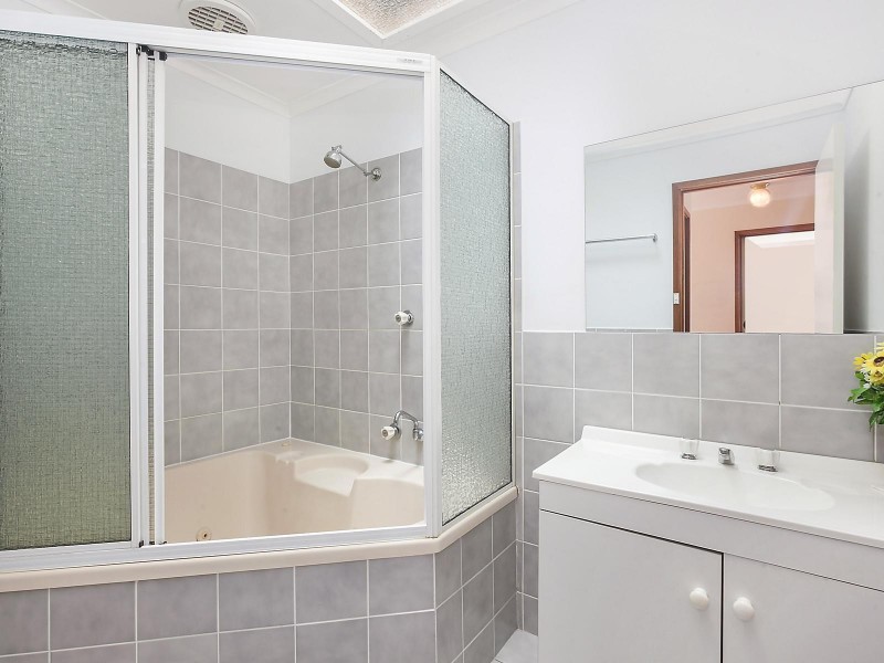 2/1 John Young Crescent, Greenway ACT 2900
