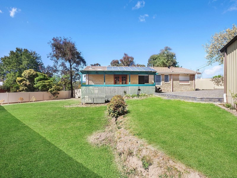 18 Castleton Crescent, Gowrie ACT 2904