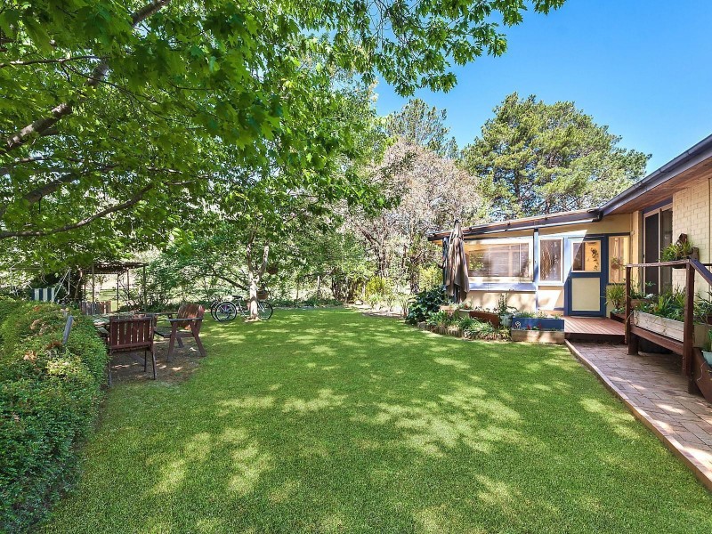 8 Thorn Place, Curtin ACT 2605