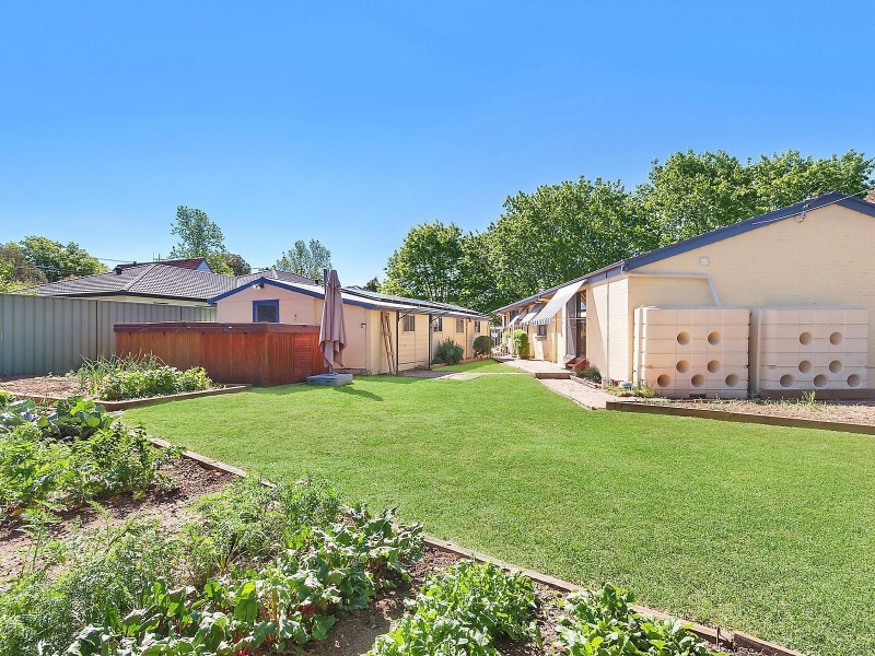 8 Thorn Place, Curtin ACT 2605