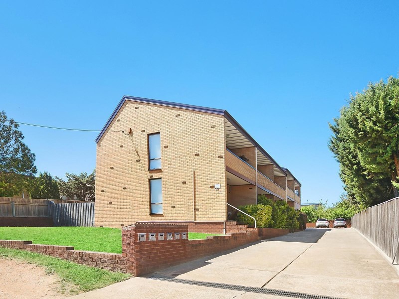 4/27 Mowatt Street, Queanbeyan NSW 2620
