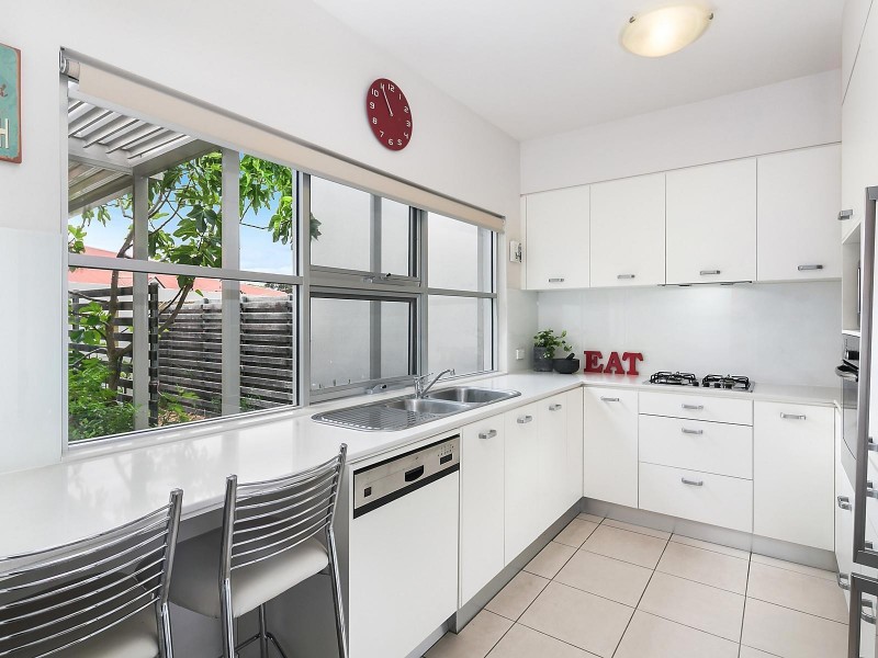 1/6 Hall Street, Lyneham ACT 2602
