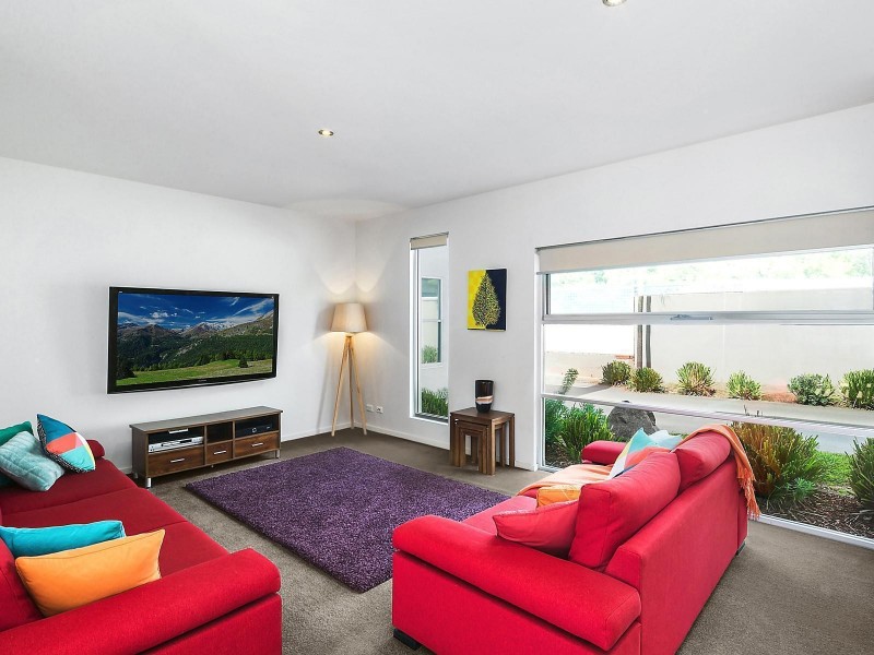 1/6 Hall Street, Lyneham ACT 2602
