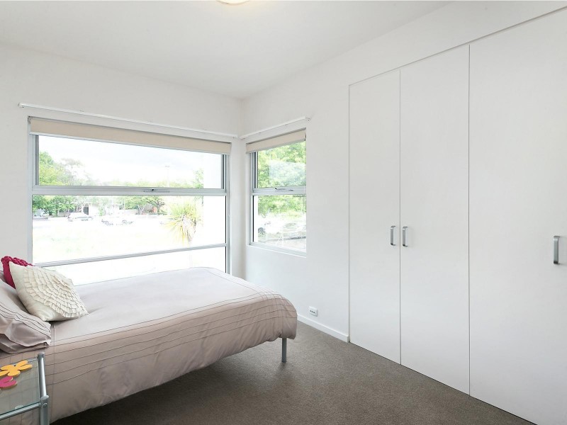 1/6 Hall Street, Lyneham ACT 2602