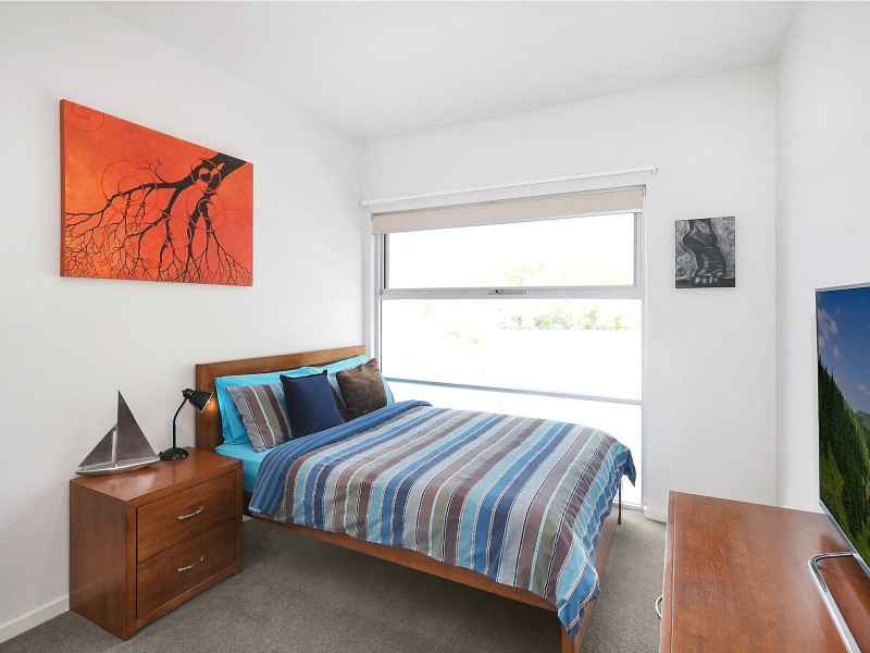 1/6 Hall Street, Lyneham ACT 2602