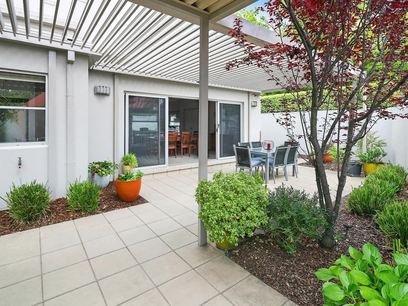 1/6 Hall Street, Lyneham ACT 2602