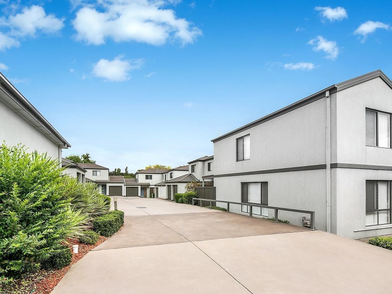 2/49 Donald Road, Queanbeyan NSW 2620