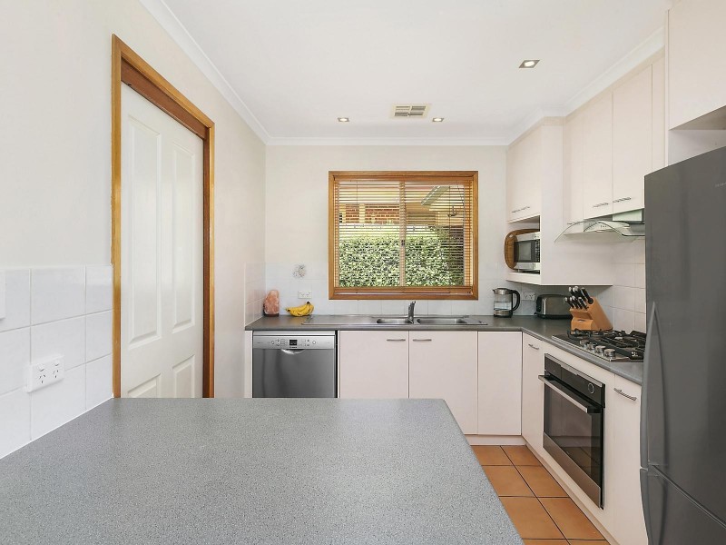 2 Nugent Close, Jerrabomberra NSW 2619