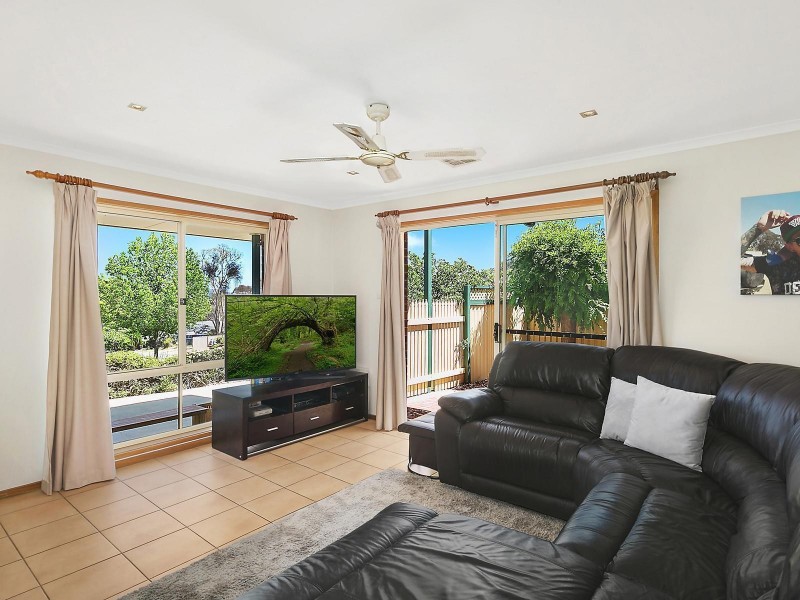 2 Nugent Close, Jerrabomberra NSW 2619