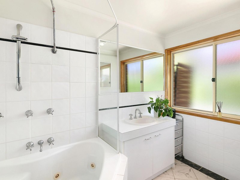 2 Nugent Close, Jerrabomberra NSW 2619